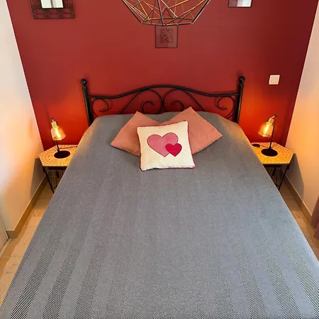 Hébergement de vacances La Maison Du Bonheur 2 Ch 65m2 - Patio Et Jardin - - Locsweethome *