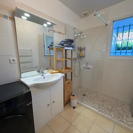 Сasa de vacaciones La Maison Du Bonheur 2 Ch 65m2 - Patio Et Jardin - - Locsweethome